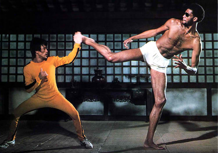 koppeling Bij zonsopgang dood Bruce Lee's famous yellow jumpsuit sells for $100,000 – Thatsmags.com