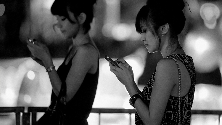 Half of Chinese women would rather use their smartphones than have sex