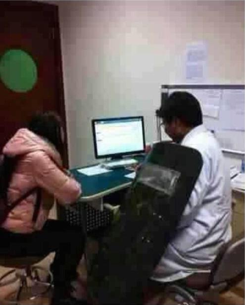 No, this Shanghai doctor does not use a shield to protect himself from patients