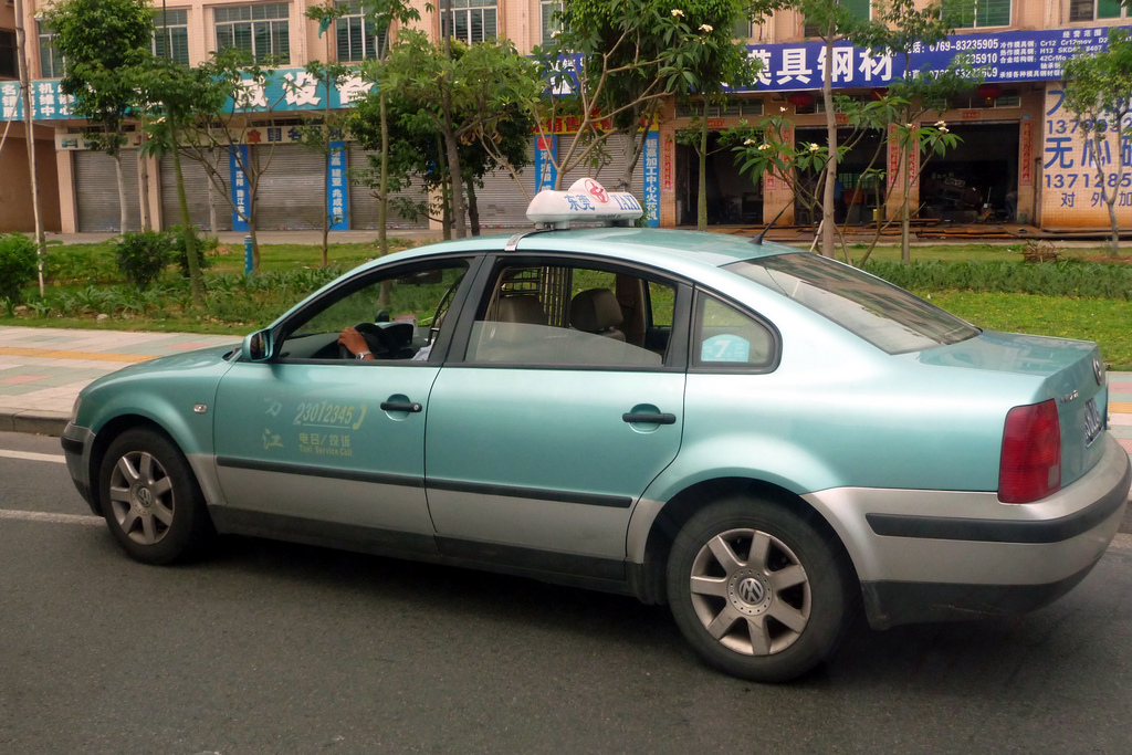 Suzhou bans private taxi booking apps