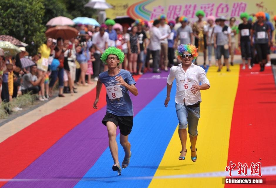 PHOTOS: Chongqing's take on the color run (with high-heels and clowns)
