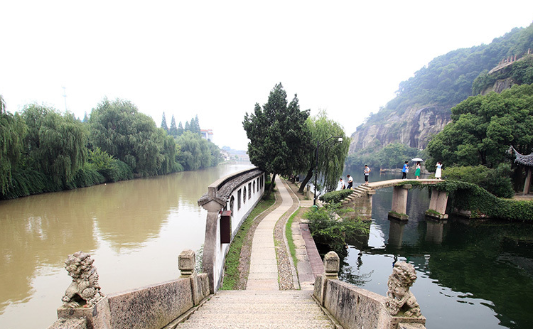PHOTOS: China's 'Yin-Yang River' represents duality between pollution and... non-pollution