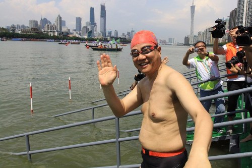 Guangzhou mayor swims in Pearl River to prove water is ‘safe’