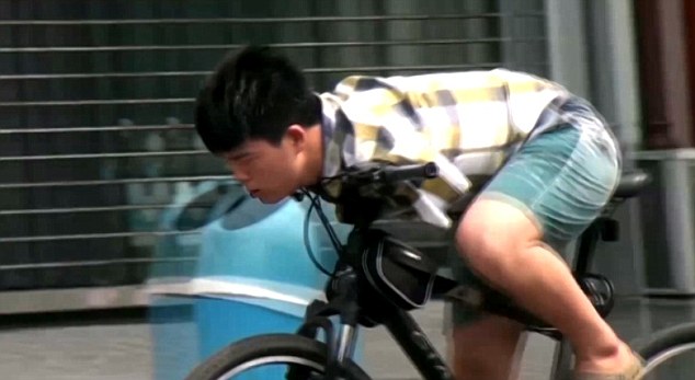 WATCH: Boy wonder in Chongqing steers bike with no arms