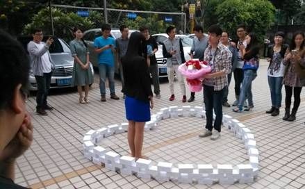 Guangzhou man proposes with 99 iPhone 6s to beat Singles' Day countdown