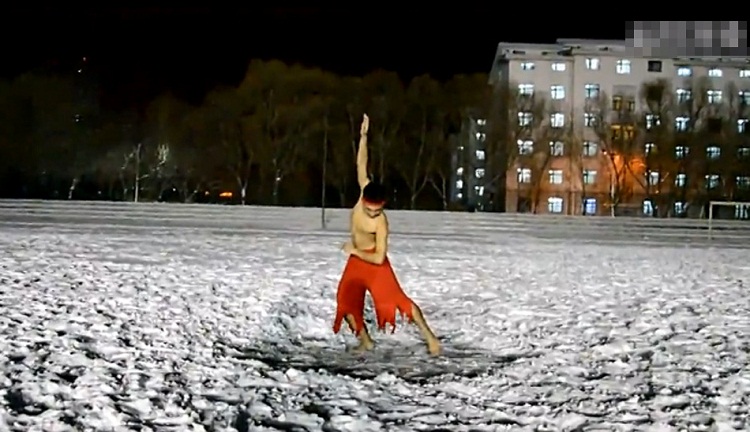 Man dances half-naked in sub-zero Harbin snow to woo ‘goddess’