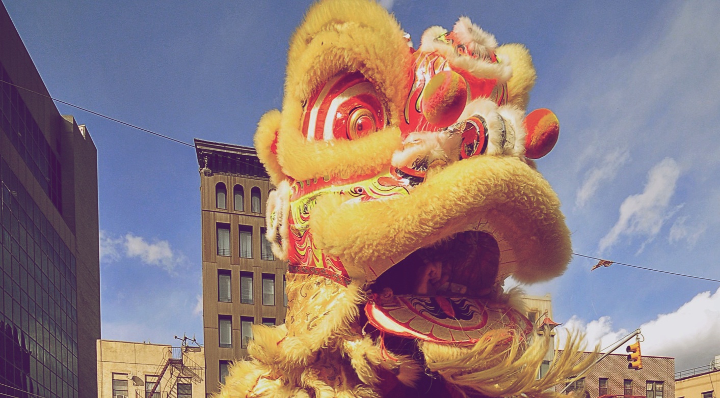 Lion dance held in Shenzhen to celebrate the start of the Lantern Festival