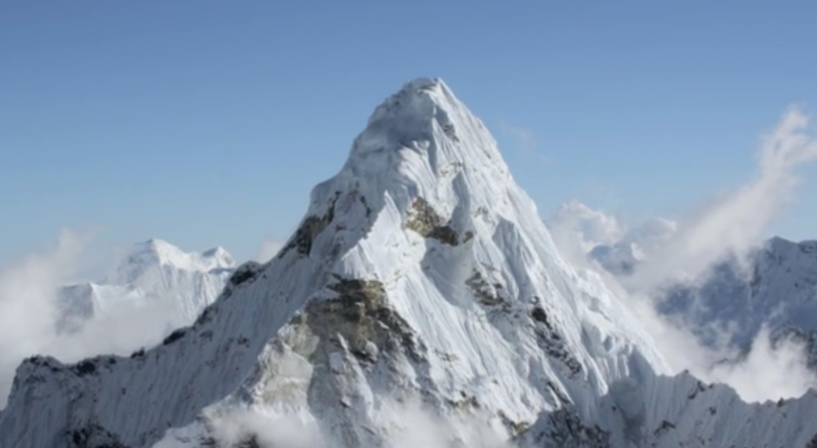WATCH: Jaw-dropping HD footage of the Himalayas from 6,000 meters in the sky