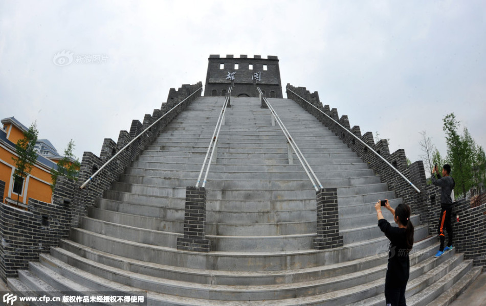 Wuhan college spends RMB4m of students' tuition fees to build 'campus Great Wall'