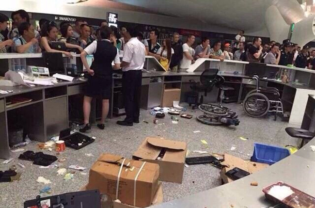 Things get messy in Shenzhen Airport after weekend flight delays