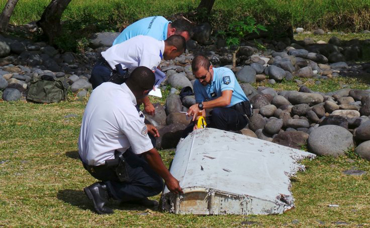 Malaysian PM confirms Reunion Island plane debris is from MH370